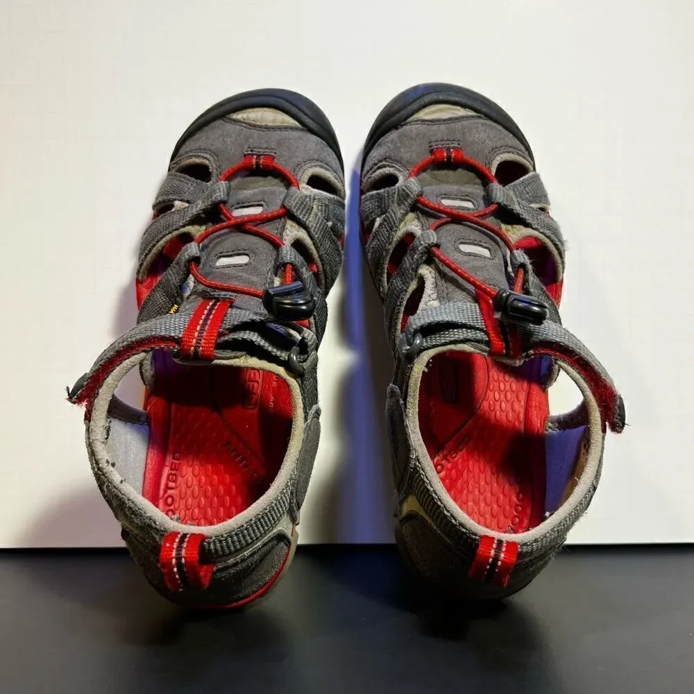 Kids KEEN CNX Waterproof Grey Outdoor Sandals / Size 4
